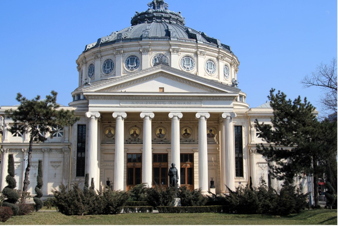 Concerttempel Ateneul, met geld van de bevolking gebouwd.